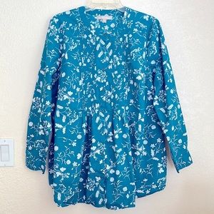 WOMAN WITHIN 1X TUNIC LONG SLEEVE PLEATS GATHERS BUTTONS BLUE W/WHITE FLOWERS